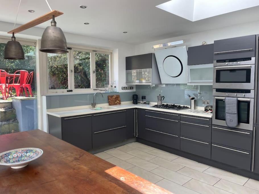 Beautiful London Victorian House, Sleeps 12 Villa Buitenkant foto